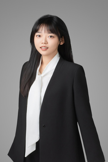 余典照片